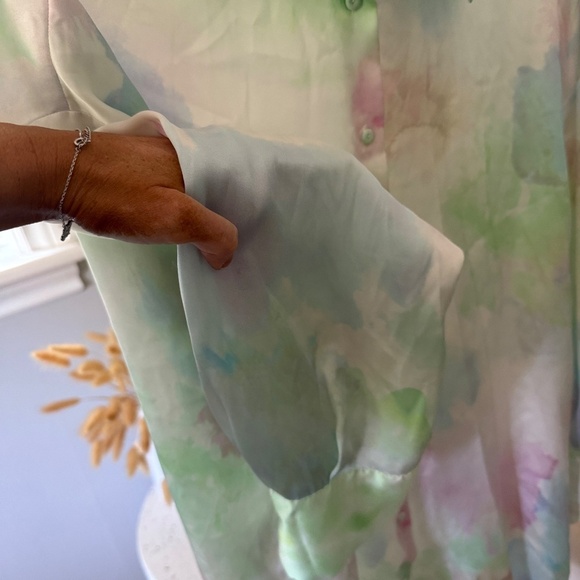 ZARA Oversized Satin Pastel Watercolor Shirt | M | Cuffed Sleeves - Picture 4 of 6